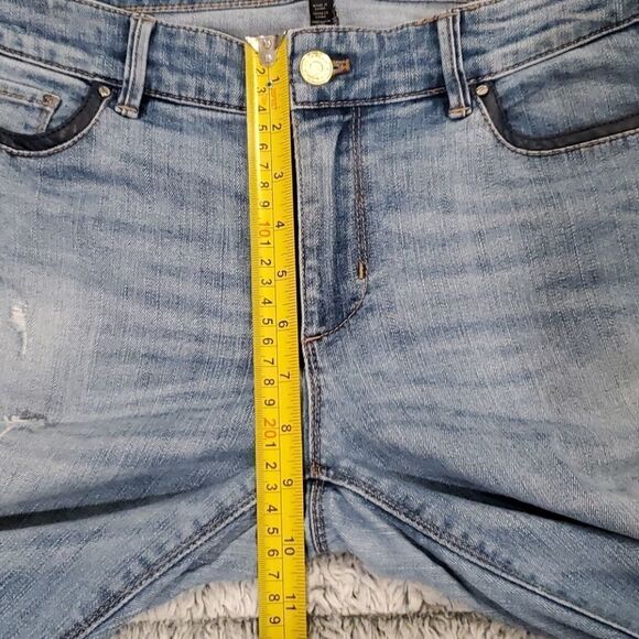 Medium wash White house black market jeans - Picture 4 of 8